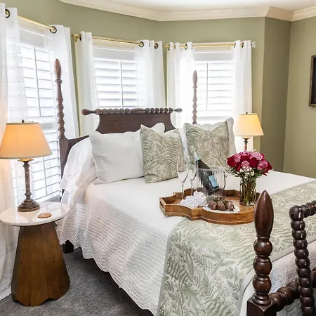 White Doe Inn Bed & Breakfast Manteo Exterior photo