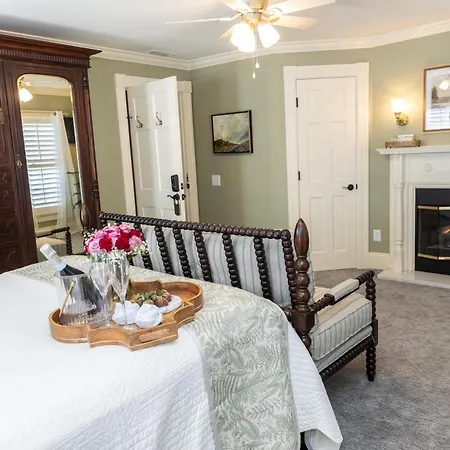 White Doe Inn Bed & Breakfast Manteo Exterior photo