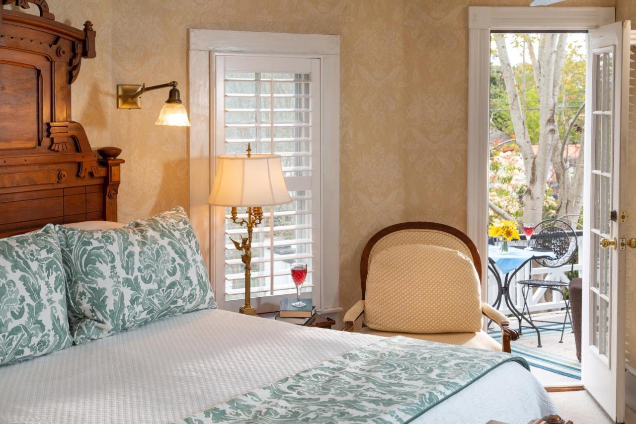White Doe Bed & Breakfast Manteo