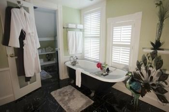 White Doe Bed & Breakfast Manteo