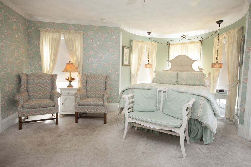 Bed & Breakfast White Doe