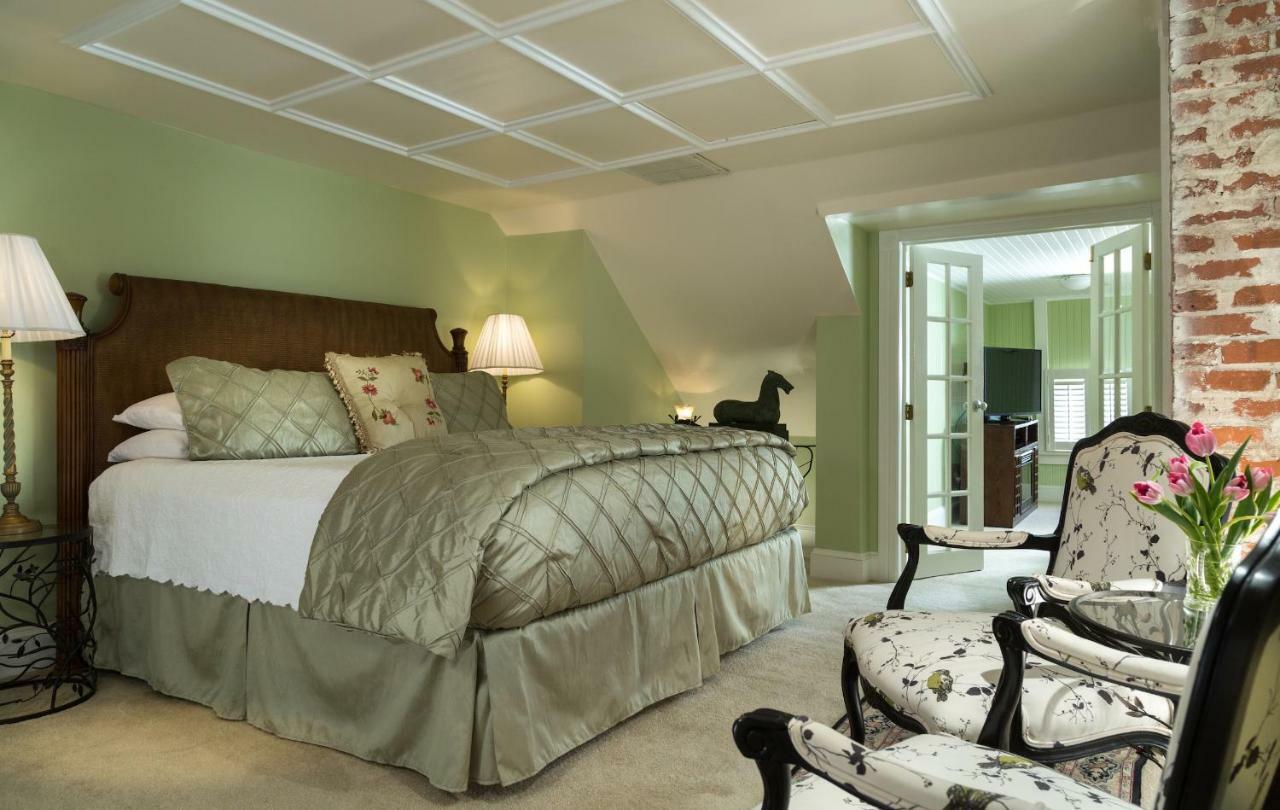 Bed & Breakfast White Doe Manteo