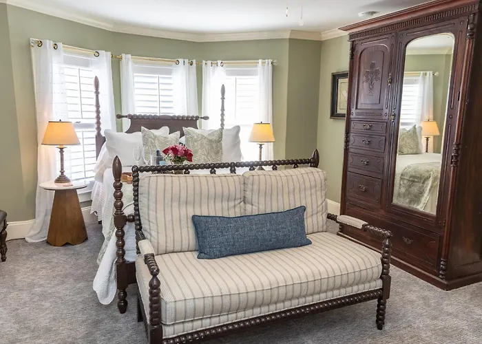 White Doe Inn Bed & Breakfast