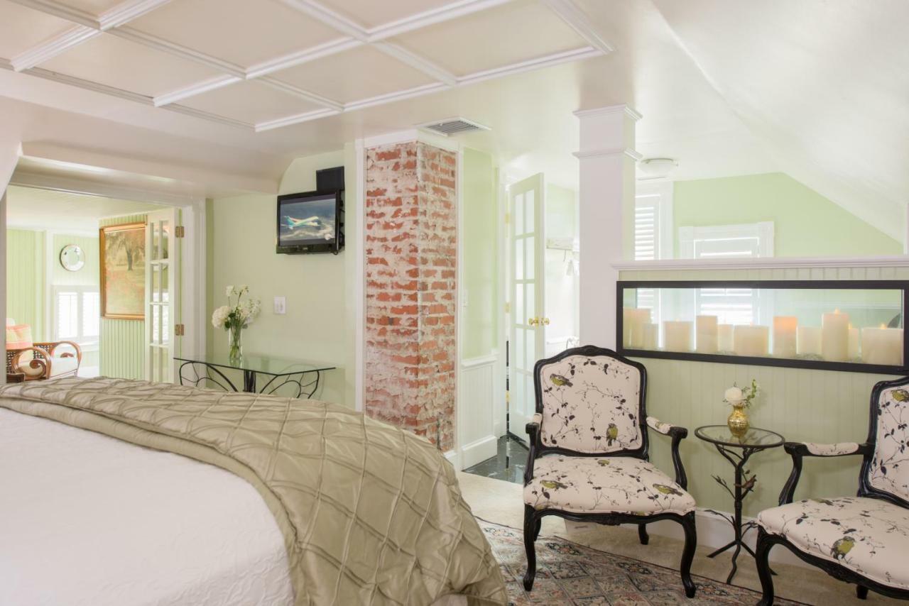 Bed & Breakfast White Doe